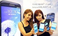 Galaxy S3 Sales Record - Two Women Showing Sales For Samsung Galaxy S3 - Droid Views