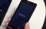 Sony Firmware Flash Tool Beta For Unlocked Xperia Devices - Hand Holding Black Sony Xperia - Droid Views